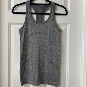 Lululemon sparkle swiftly sz 6